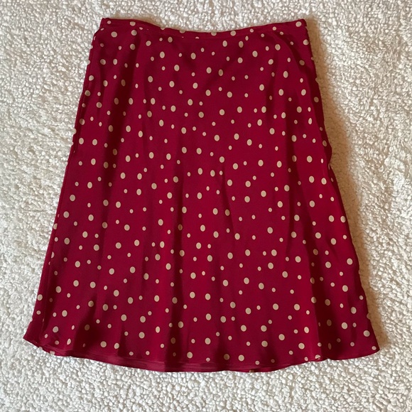 Amanda Smith Dresses & Skirts - Adorable 100% silk polkadot skirt